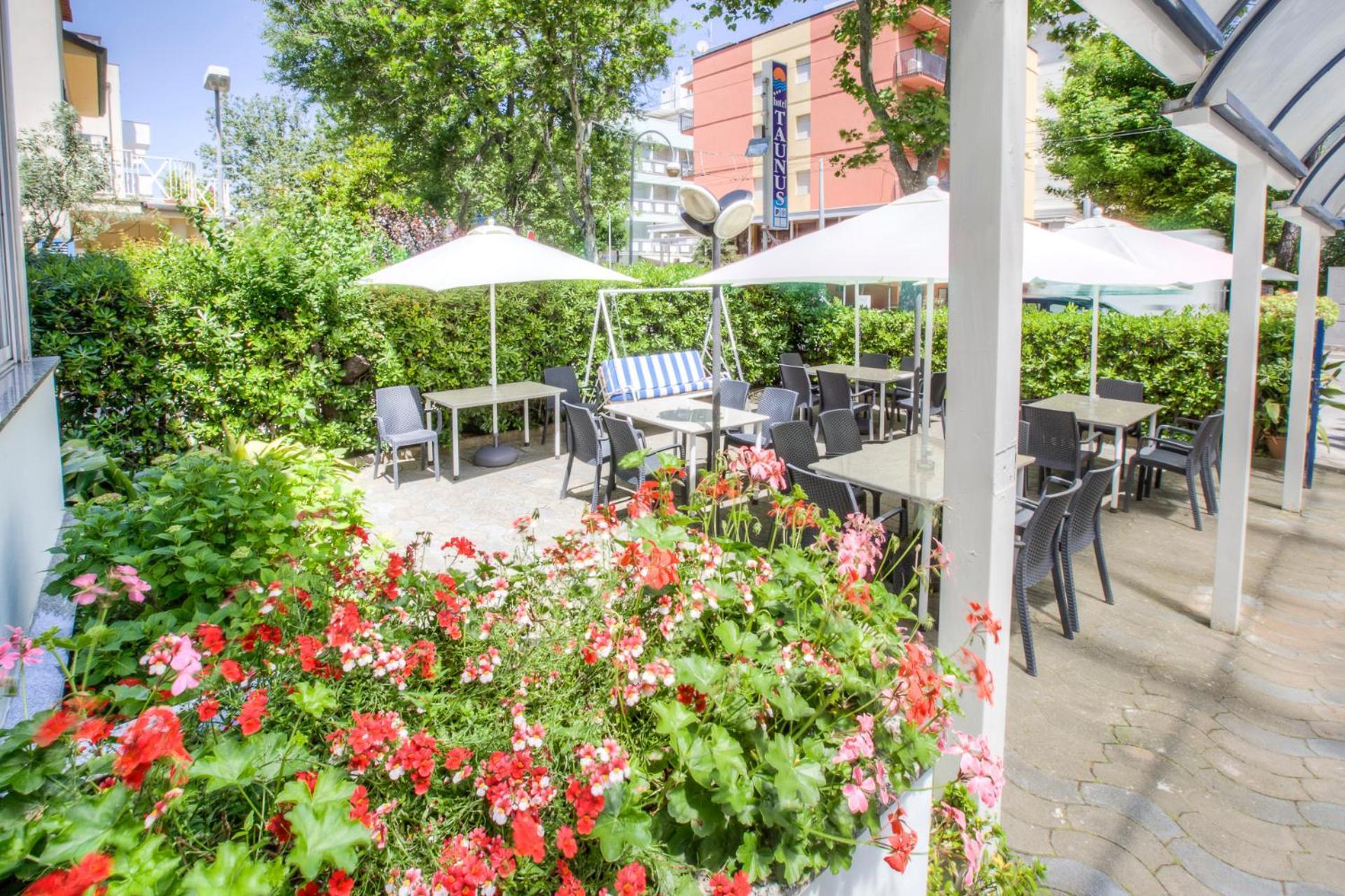 Hotel Taunus - Vista Mare Riccione Exterior foto